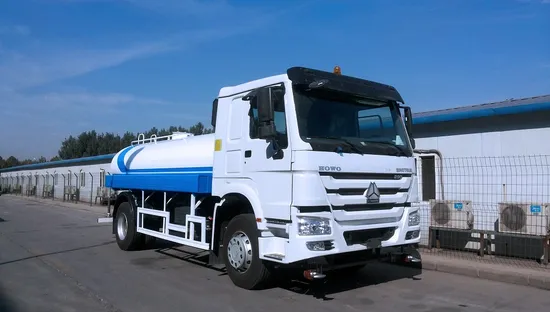 Merci di scarico resistenti del veicolo 20000/30000L 6X4 di servizi igienico-sanitari dell'irrigatore della strada di Sinotruk Howo del camion d'innaffiatura del carro armato